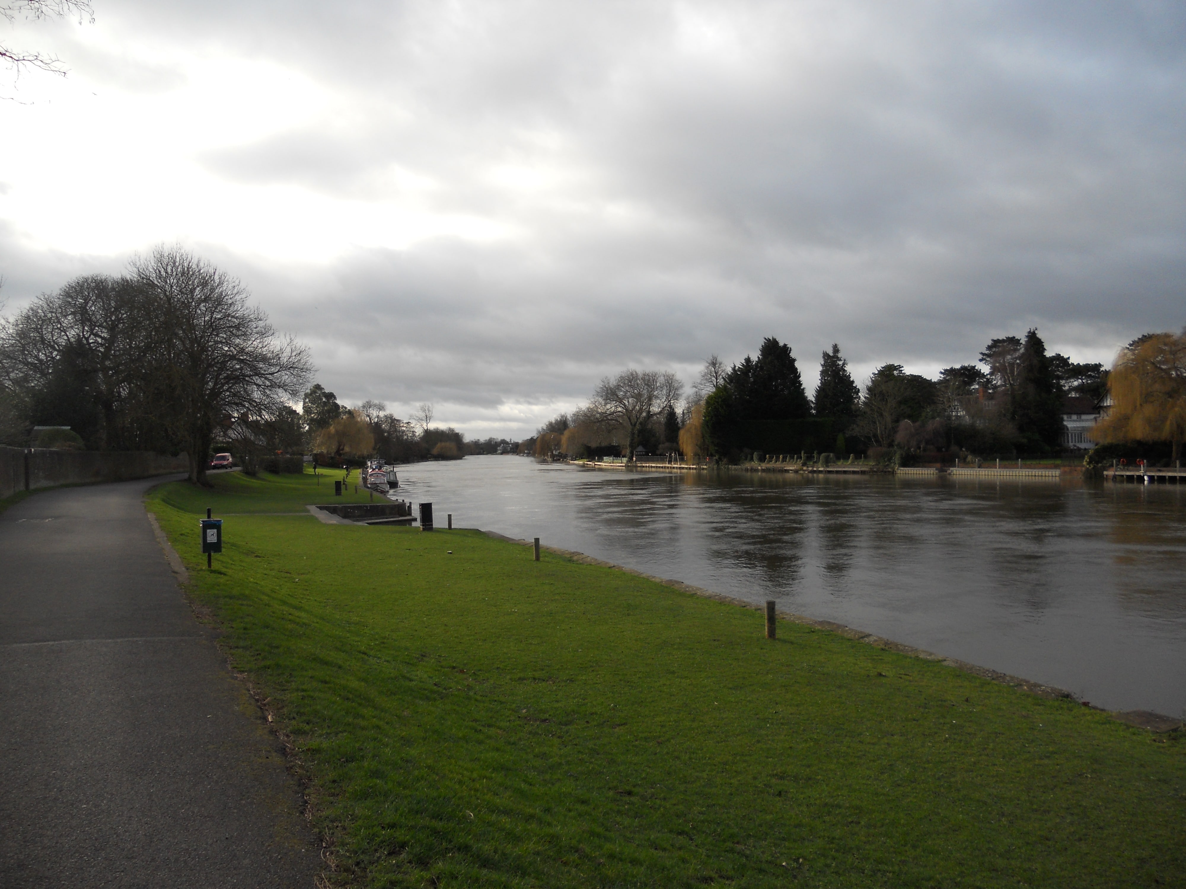 The River Thames looking from tow path