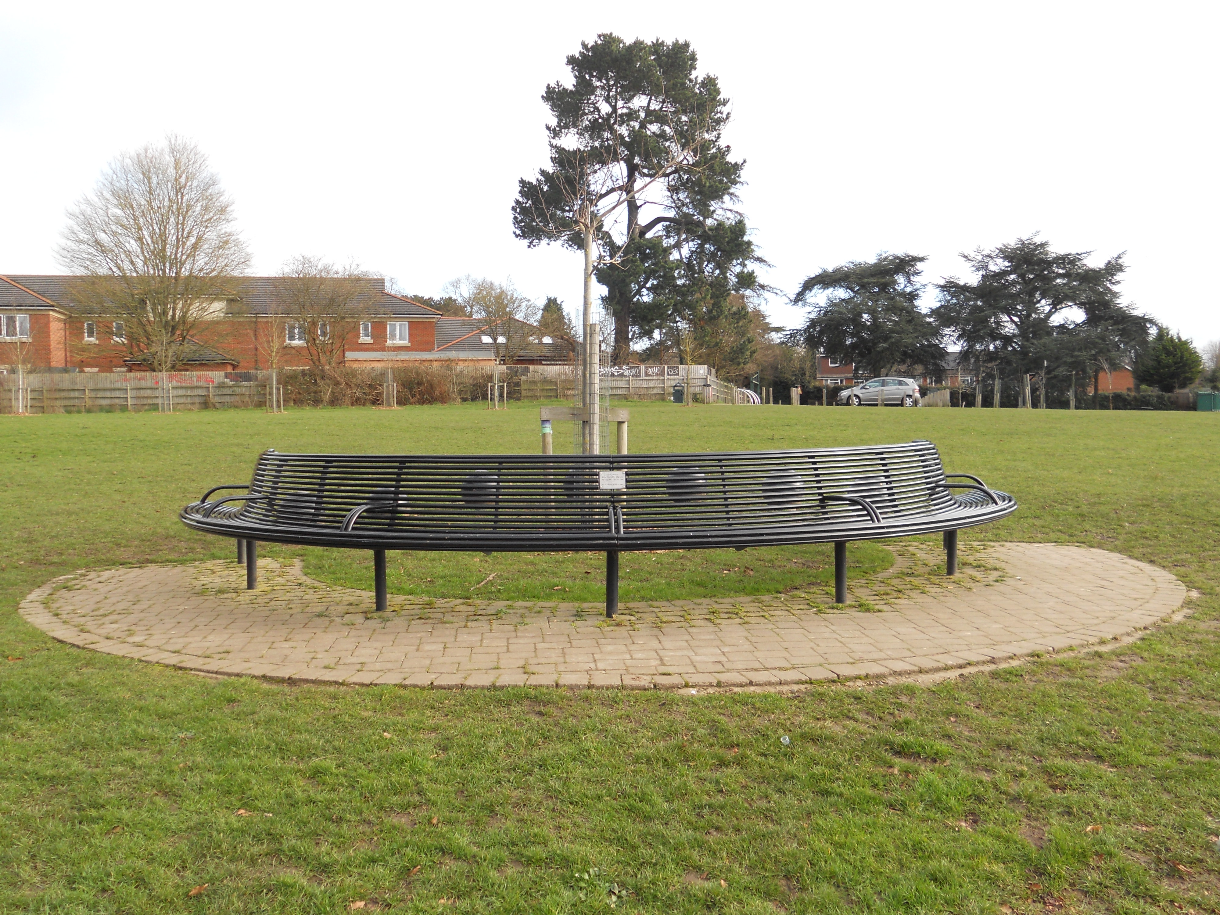 Boyn Grove curved seat