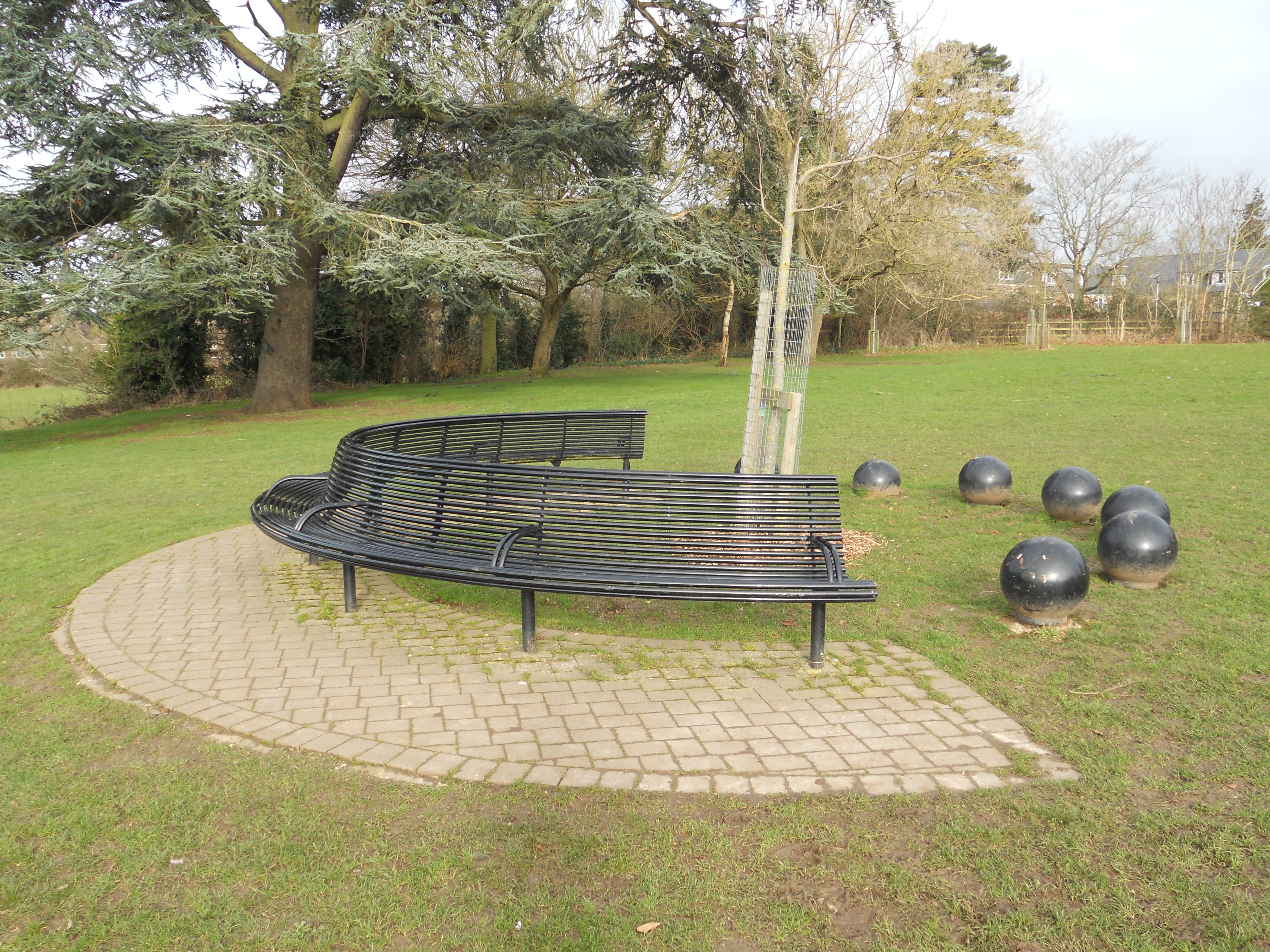 Boyn Grove curved seat