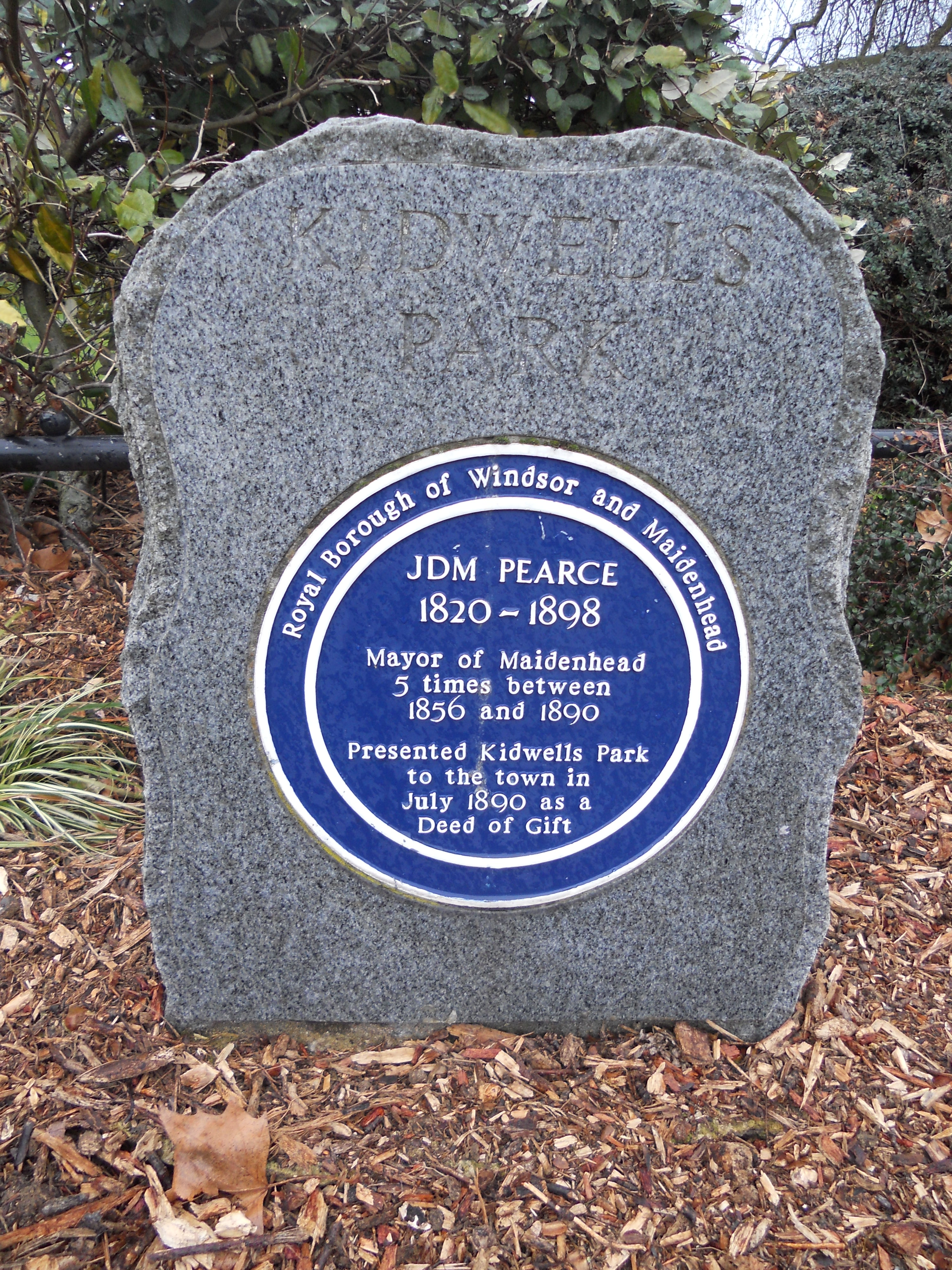 Kidwells Park commemorative plaque to JDM Pearce