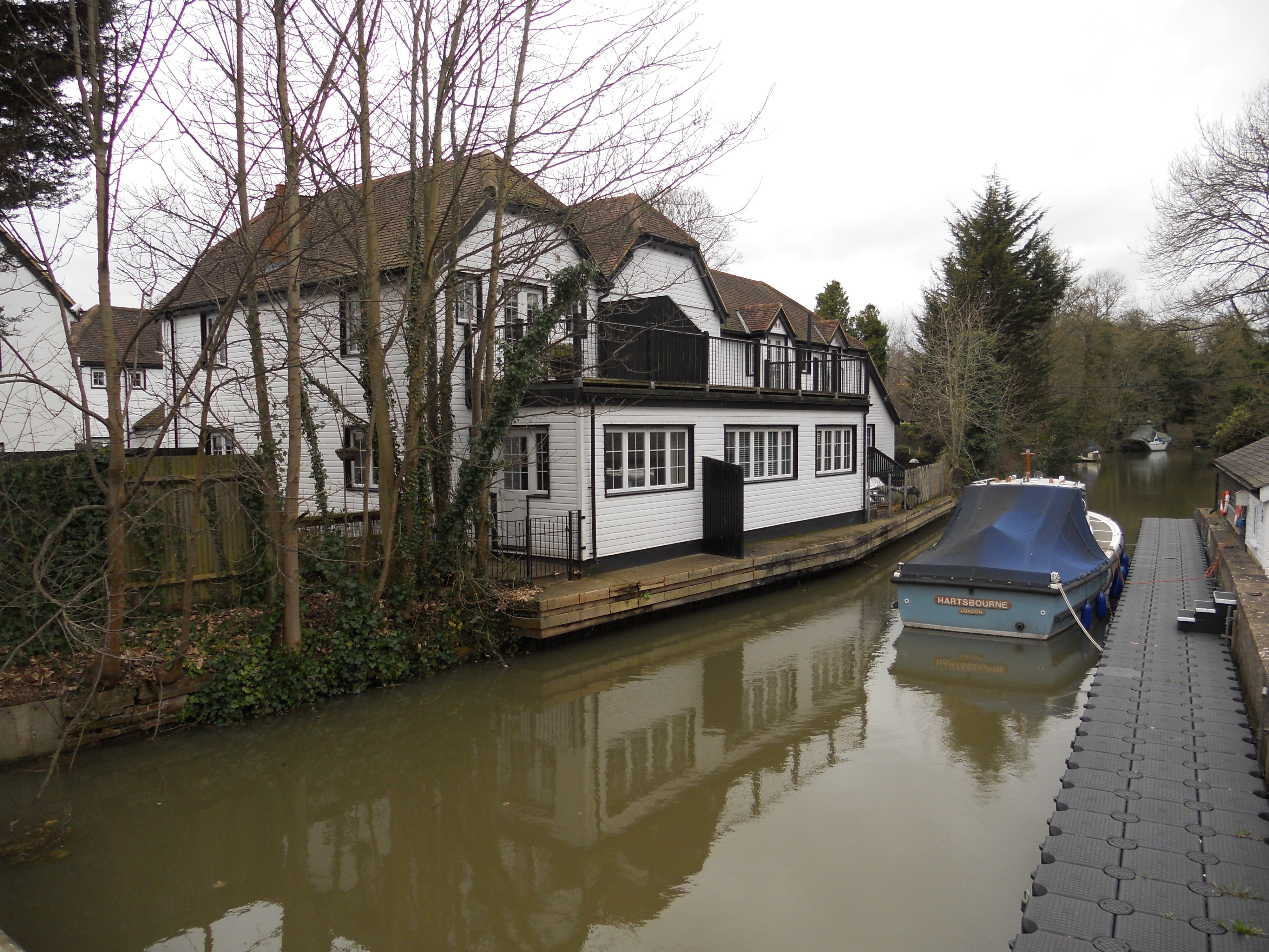 Boat moored at Ray Mill Island