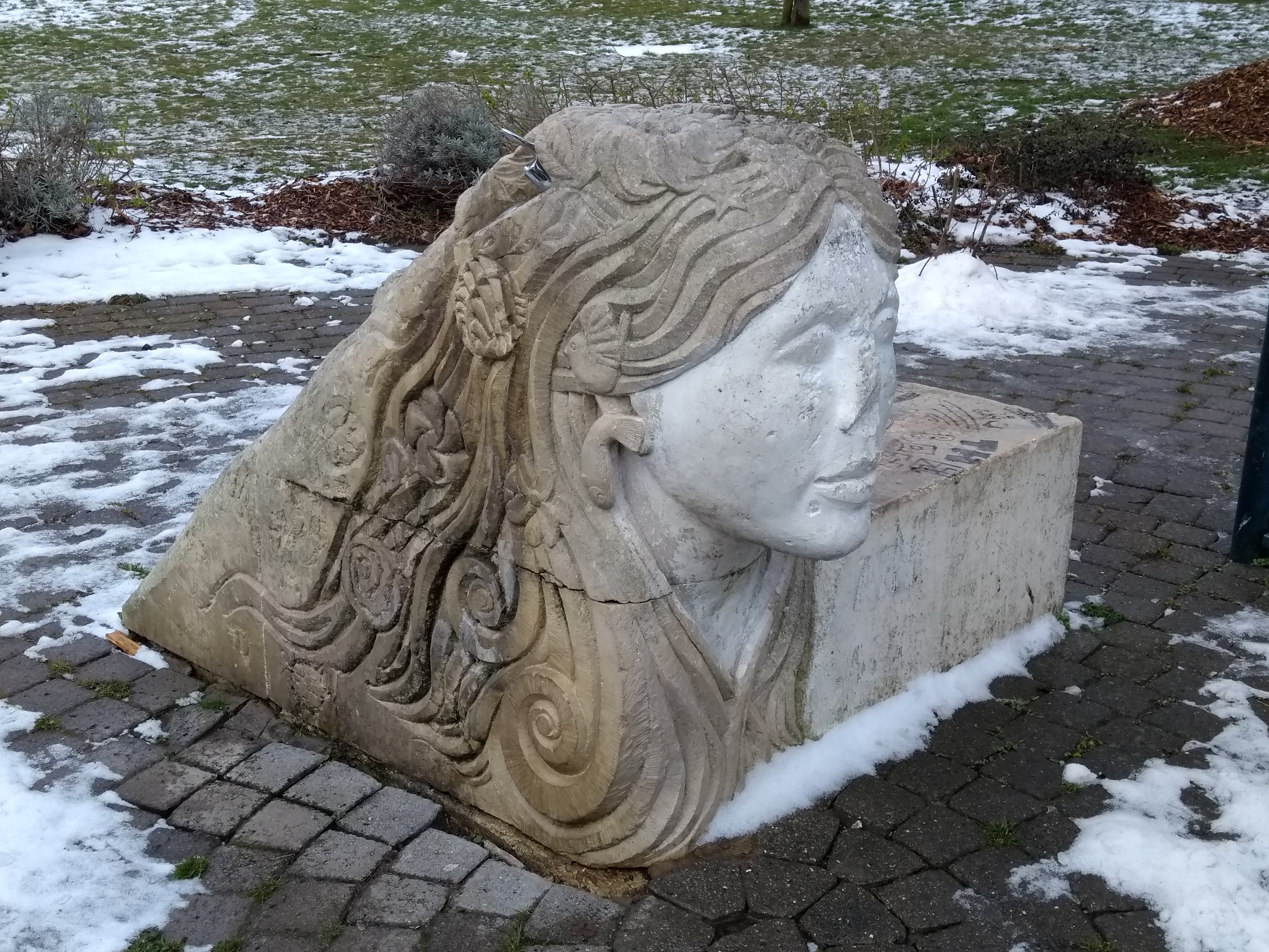 Flora's Garden fountain in Desborough Park