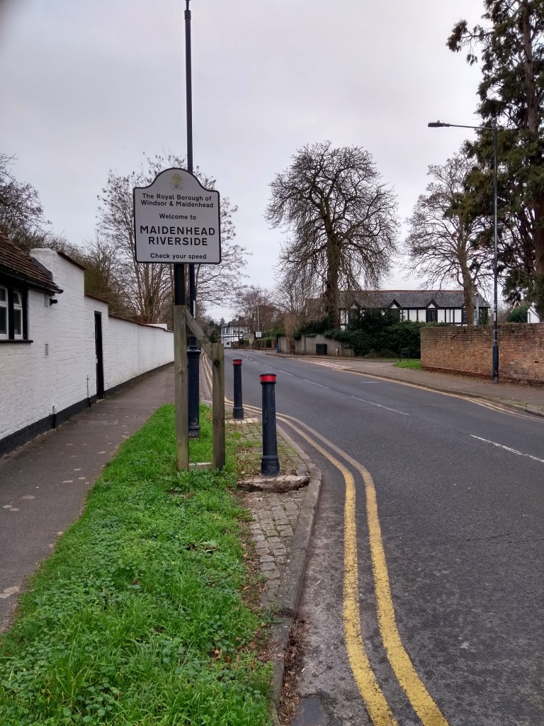 Entrance to Maidenhead Riverside on the Cookham Road