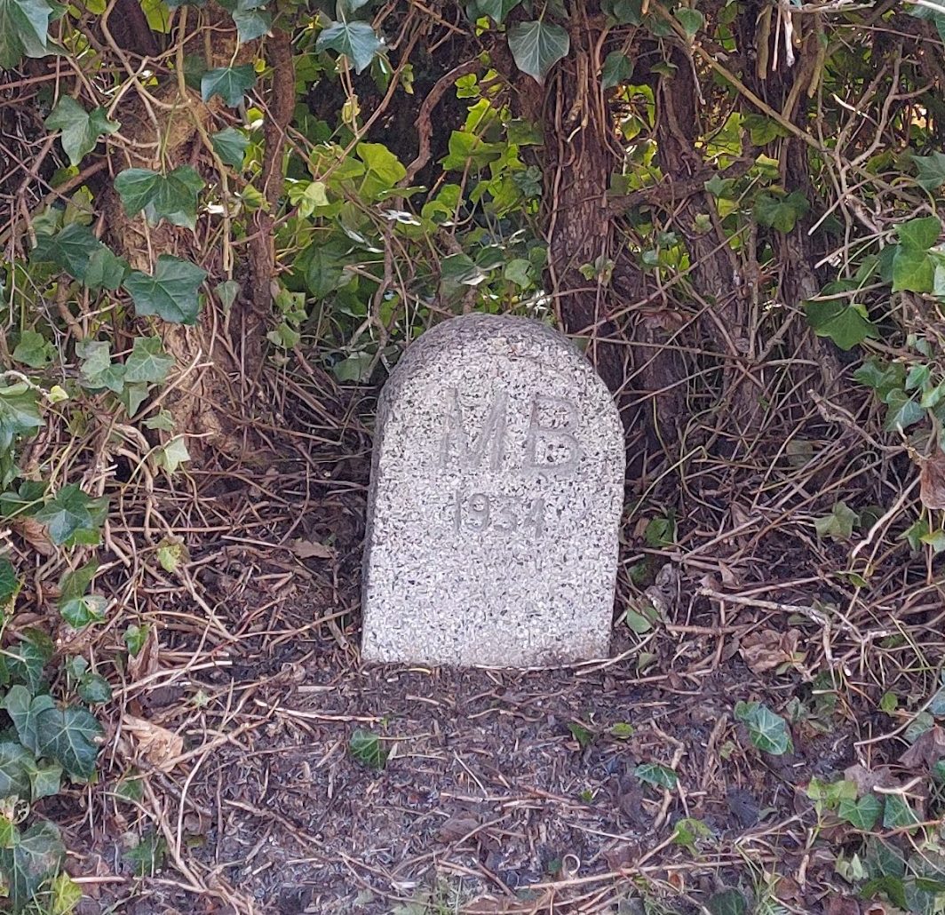 Boundary Stone MB5 Shire Horse Pub