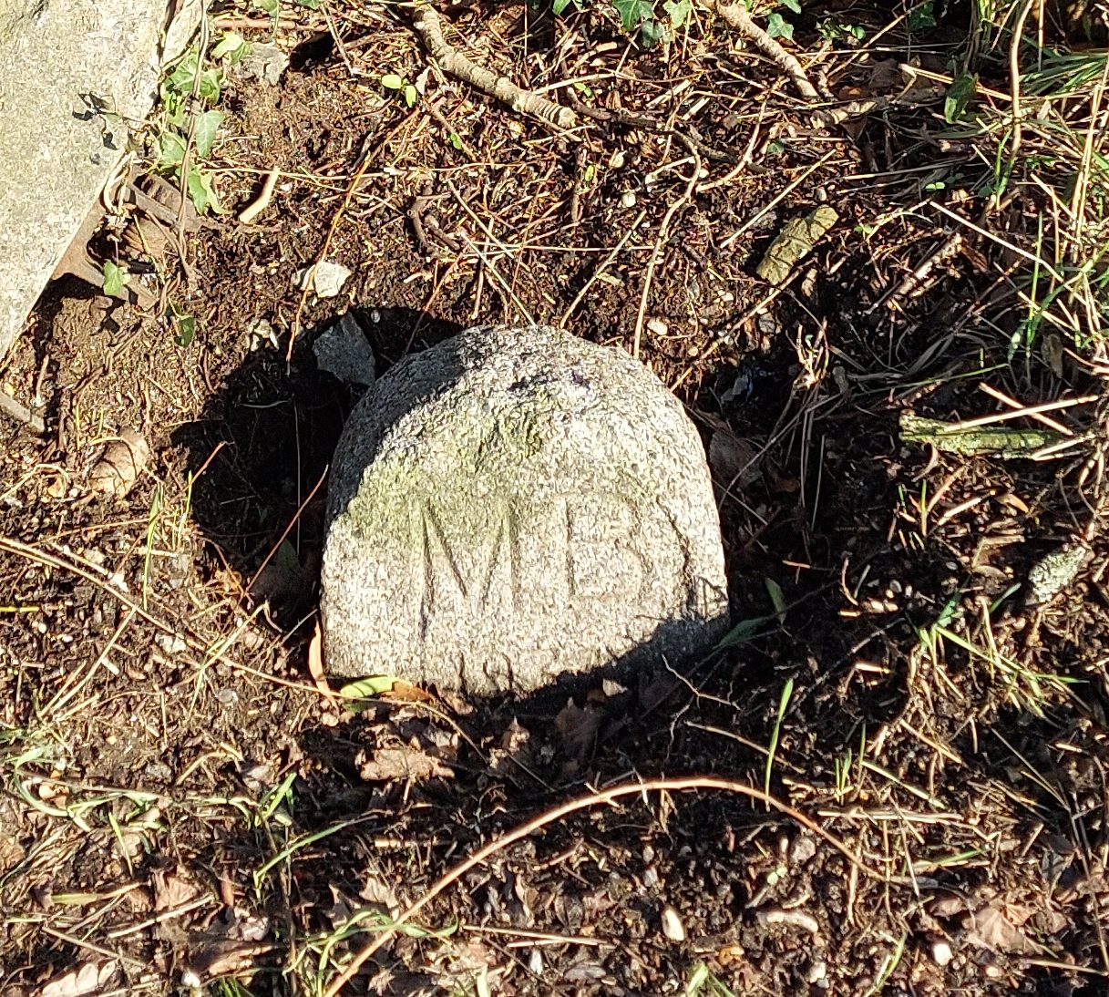 Boundary Stone MB22 Lower Cookham Road